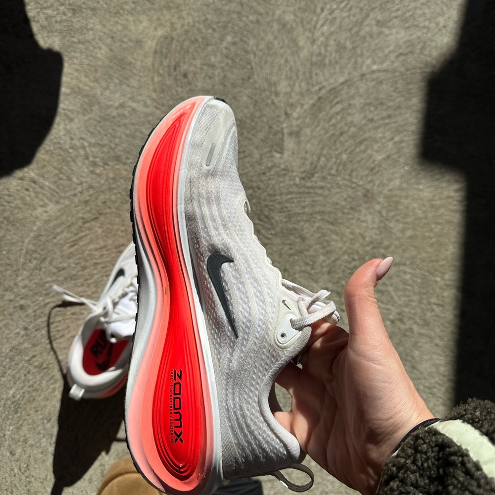 Nike Vomero 18 Plus running shoes - Picture 4 of 8